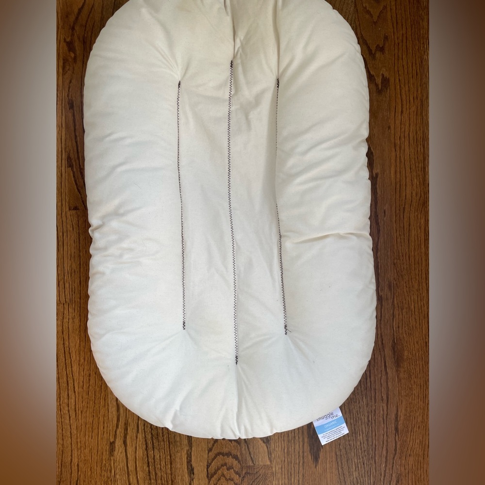Snuggle Me Organic EUC with cover